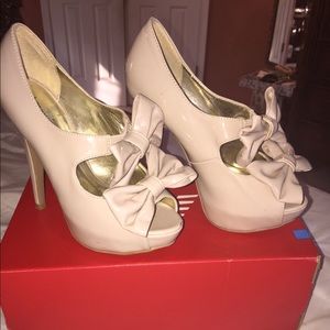 Stiletto with Bow Detail